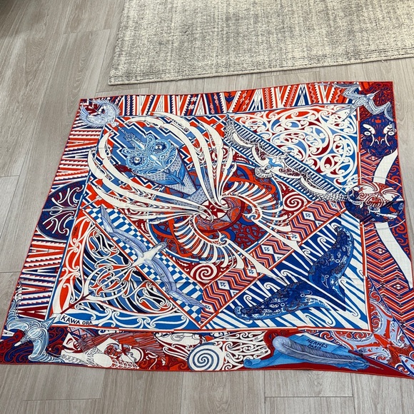 Hermes Kawa Ora Cashmere and Silk Shawl 140cm in blue and red motif NWOT - Picture 1 of 8